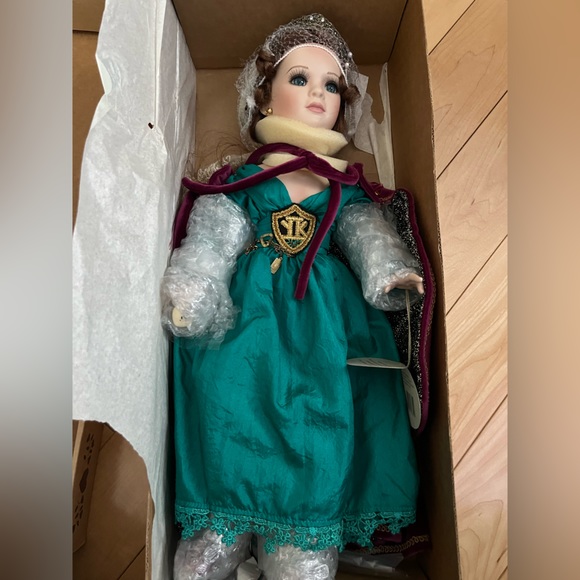 ORIGINAL IN BOX Cottage Collectibles Porcelain Artist Doll El'ennah - 0506/3000 - Picture 2 of 6